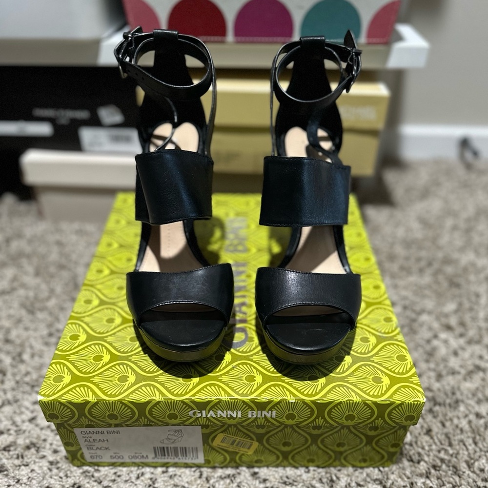 Gently Used Gianni Bini Aleah Black Wedges Women’s Size 8